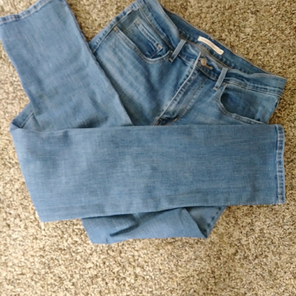 Levis. 724 high waist straight.